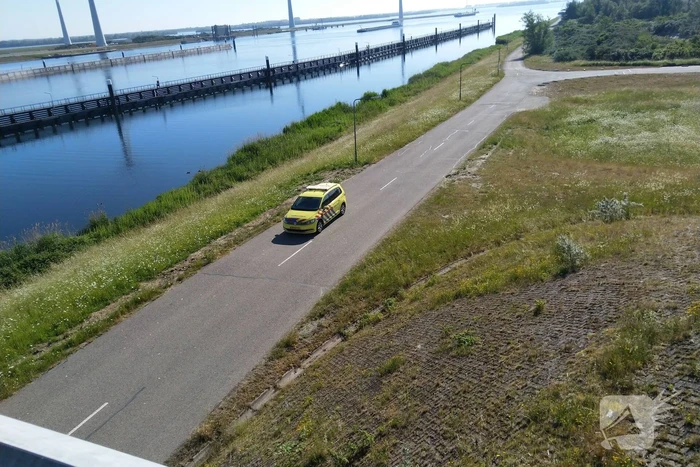 Man in diepe put gevallen