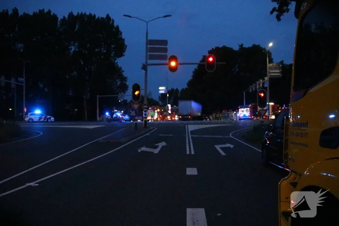 Bestuurder gewond na ongeval tussen personenauto en vrachtwagen