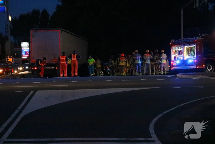 Bestuurder gewond na ongeval tussen personenauto en vrachtwagen