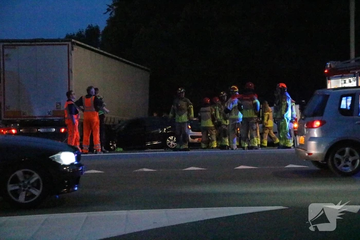 Bestuurder gewond na ongeval tussen personenauto en vrachtwagen