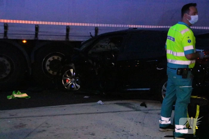 Bestuurder gewond na ongeval tussen personenauto en vrachtwagen