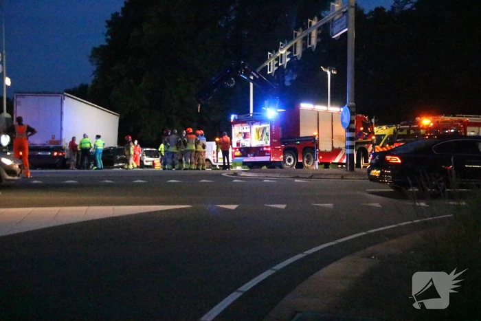 Bestuurder gewond na ongeval tussen personenauto en vrachtwagen
