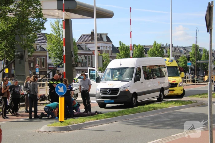 Voetgangster gewond bij aanrijding met taxibus