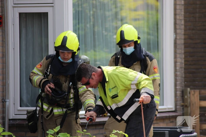 Brandweer en DNWG doen onderzoek naar gaslucht
