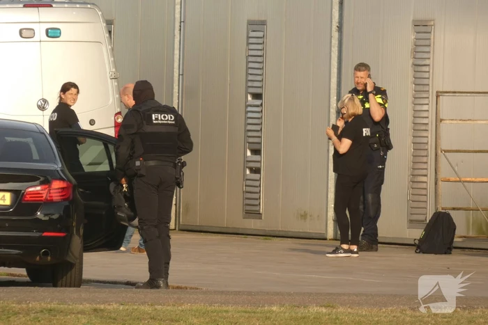 Arrestatieteam en FIOD vallen loods binnen