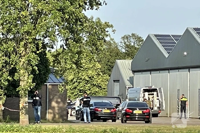 Arrestatieteam en FIOD vallen loods binnen