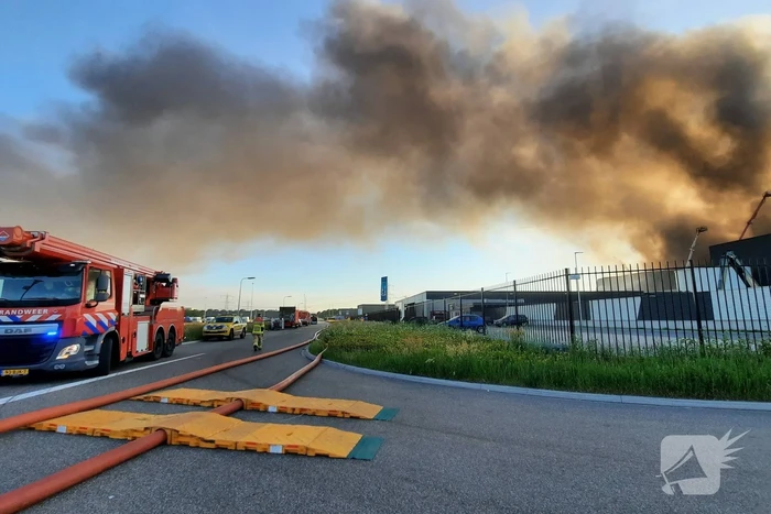 Zeer grote brand in recyclebedrijf