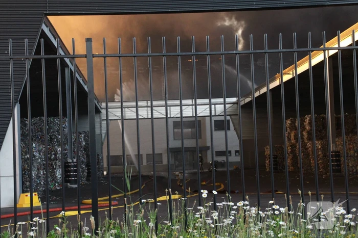 Zeer grote brand in recyclebedrijf