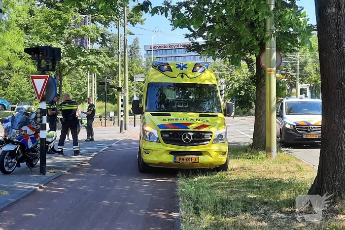 Scooterrijder aangereden door personenauto