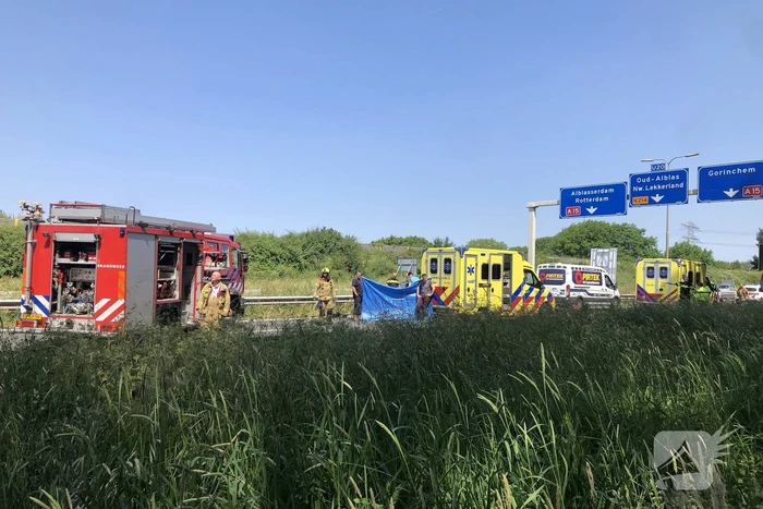 Traumahelikopter landt op snelweg na dodelijk ongeval