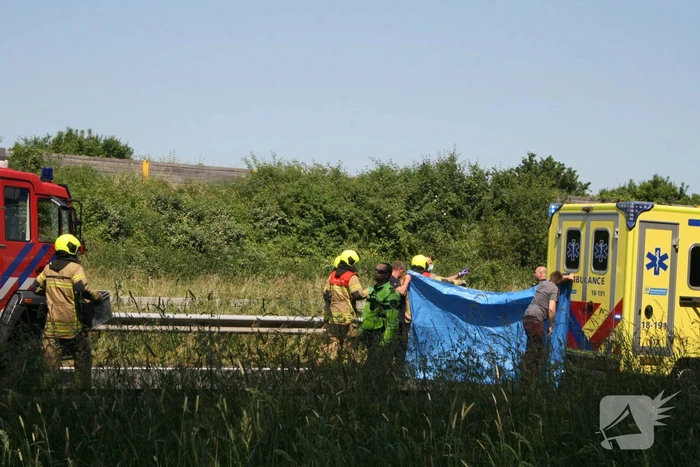 Traumahelikopter landt op snelweg na dodelijk ongeval
