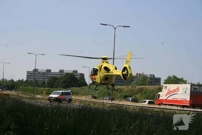 Traumahelikopter landt op snelweg na dodelijk ongeval