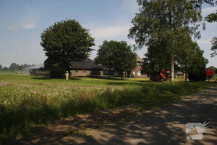 Brand in schuur naast woning, asbest vrijgekomen