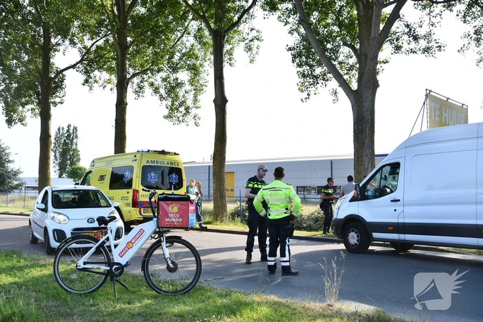 Fietsers gewond na ongeval met bestelbus