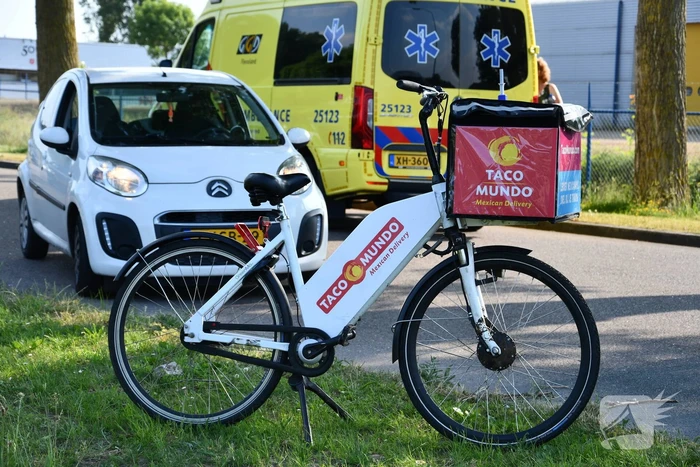 Fietsers gewond na ongeval met bestelbus
