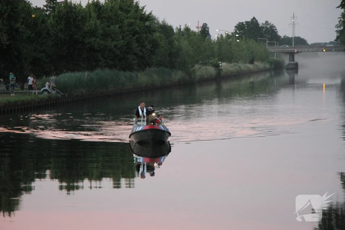 Zoektocht naar mogelijke drenkeling na aantreffen boot