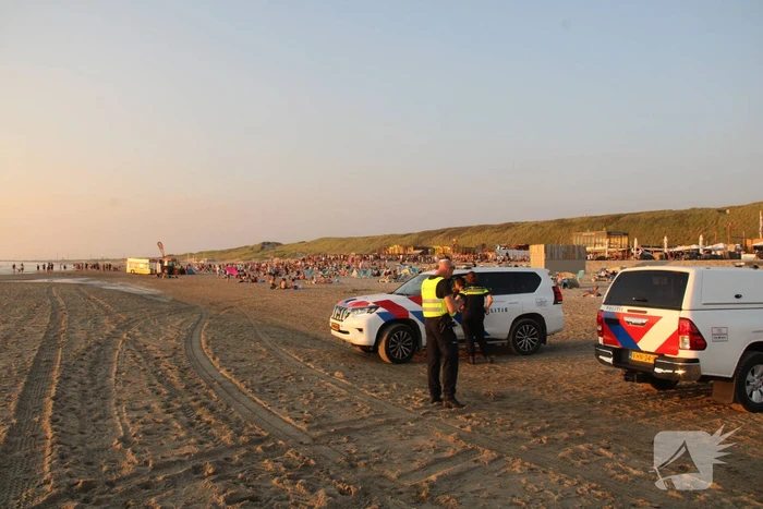 Strand ontruimd na drukte