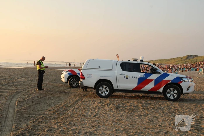 Strand ontruimd na drukte