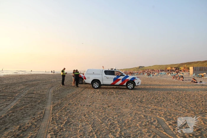 Strand ontruimd na drukte
