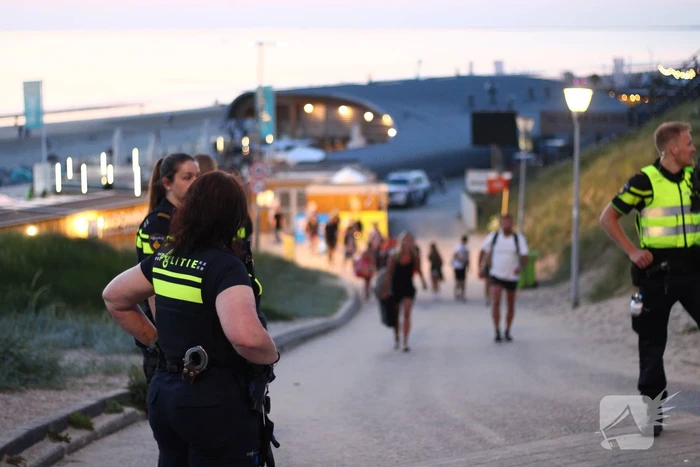 Strand ontruimd na drukte