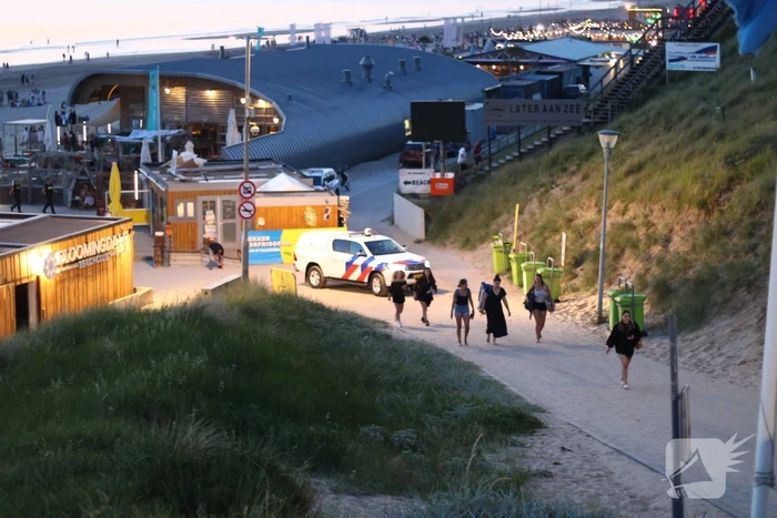Strand ontruimd na drukte