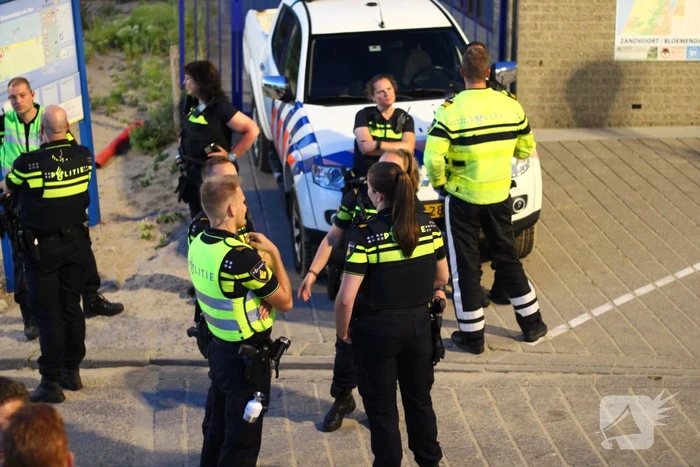 Strand ontruimd na drukte