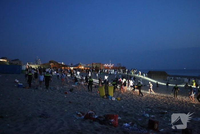 Grote politie inzet op strand, meerdere aanhoudingen verricht