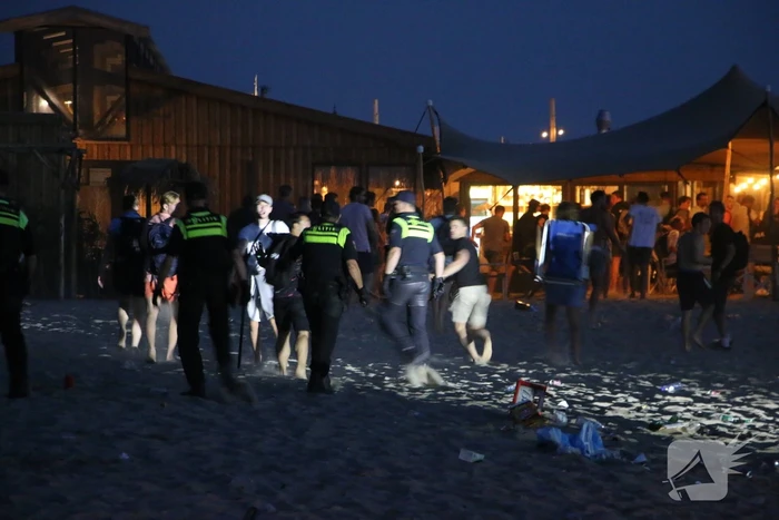 Grote politie inzet op strand, meerdere aanhoudingen verricht