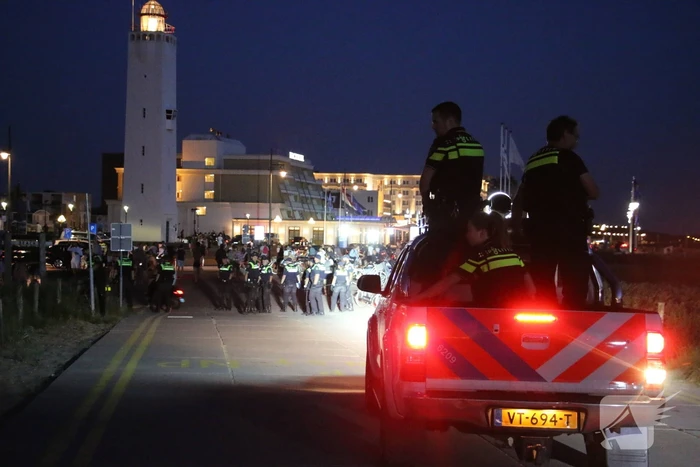 Grote politie inzet op strand, meerdere aanhoudingen verricht