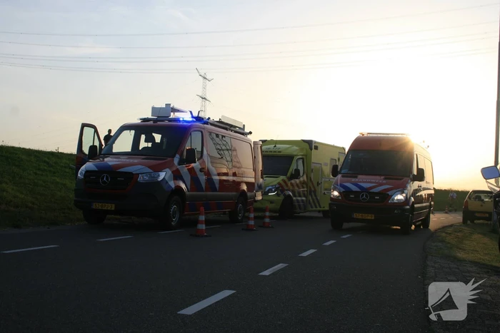 Brandweer haalt te water geraakte vrouw uit de Lek