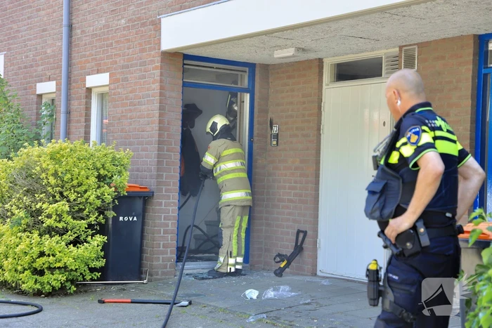 Deur woning opengeramd bij brand in woning