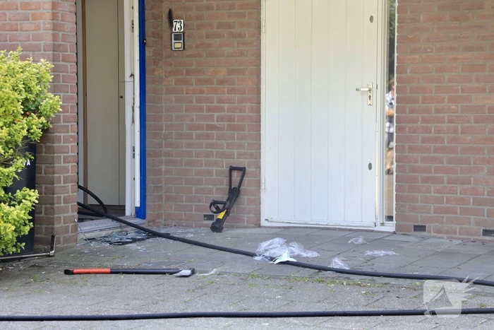 Deur woning opengeramd bij brand in woning