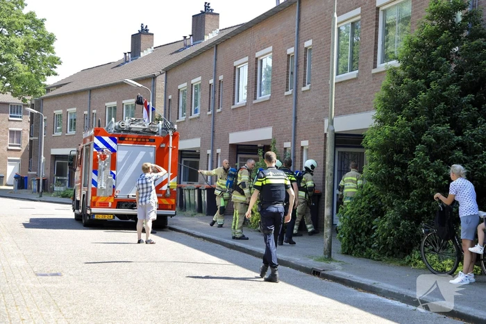Deur woning opengeramd bij brand in woning