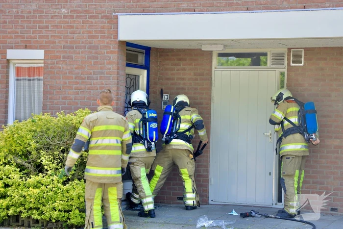 Deur woning opengeramd bij brand in woning