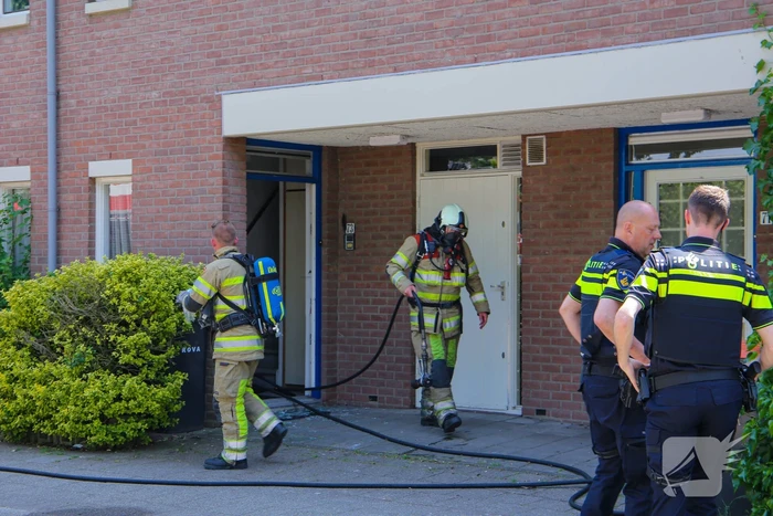 Deur woning opengeramd bij brand in woning
