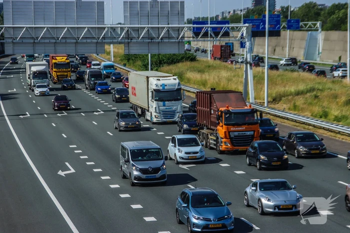 Groot verkeersinfarct na meerdere ongevallen en pechgevallen