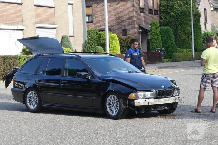Flinke schade bij verkeersongeval op kruising