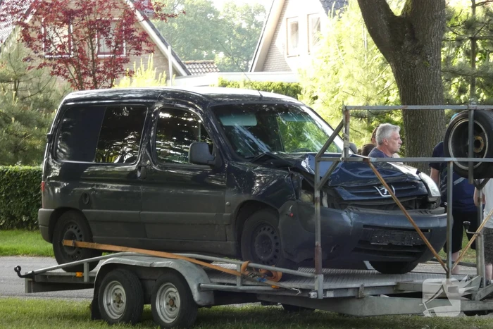 Botsing tussen bestelbus en scooter