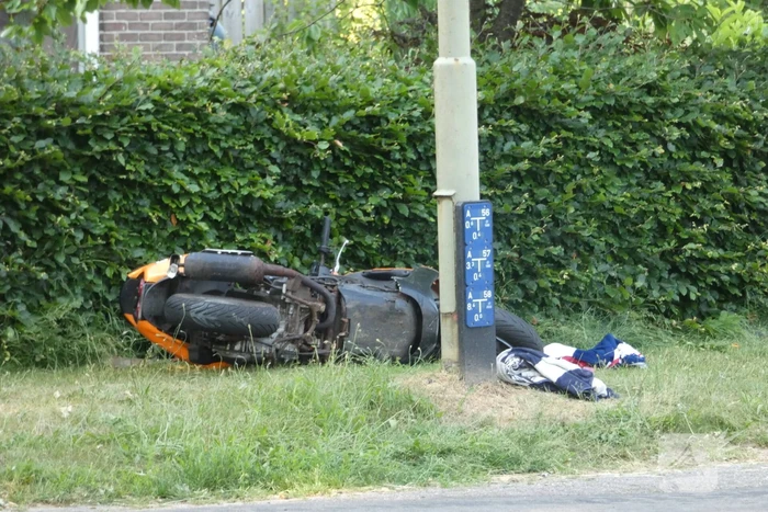 Botsing tussen bestelbus en scooter