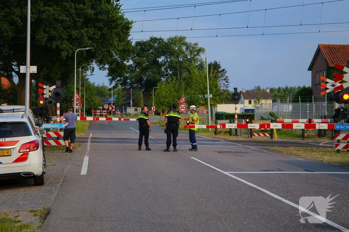 Spoorbomen van spoorwegovergang gaan niet meer open door storing