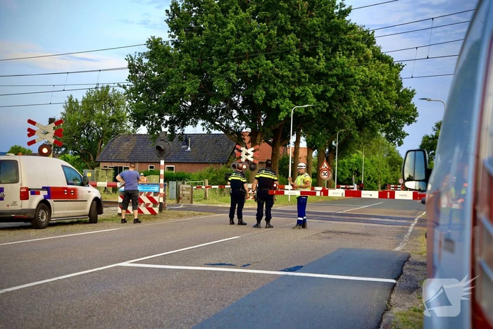 Spoorbomen van spoorwegovergang gaan niet meer open door storing