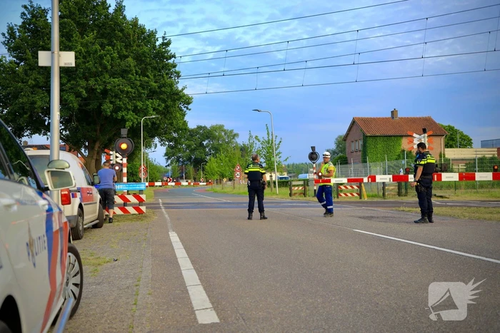 Spoorbomen van spoorwegovergang gaan niet meer open door storing