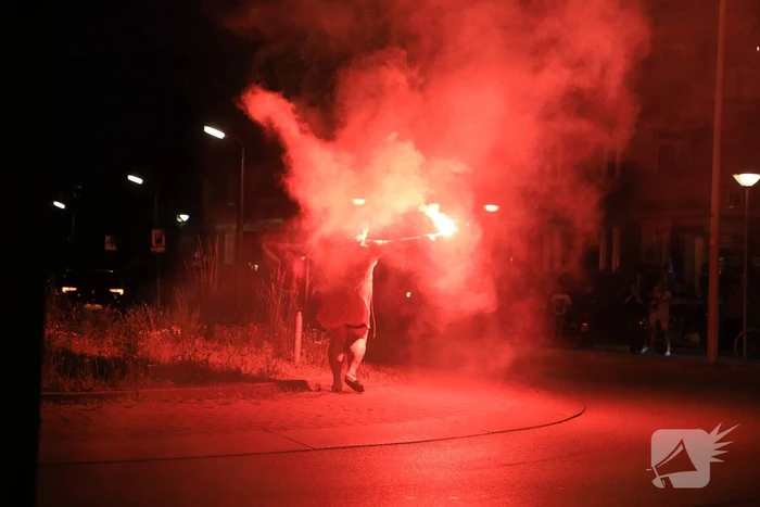 Voetbalsupporters vieren feest bij de Stier