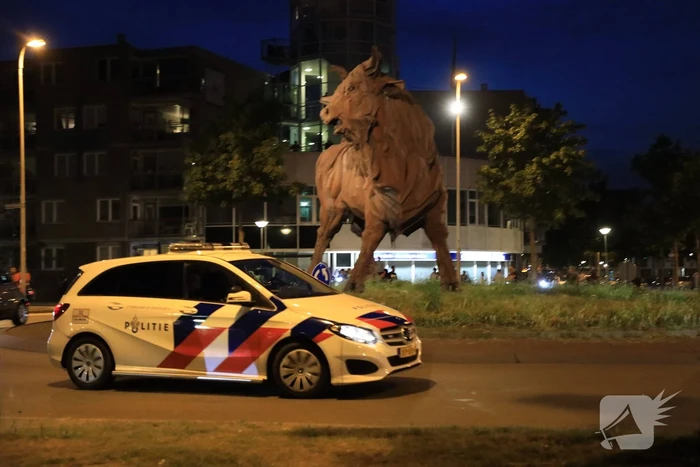 Voetbalsupporters vieren feest bij de Stier