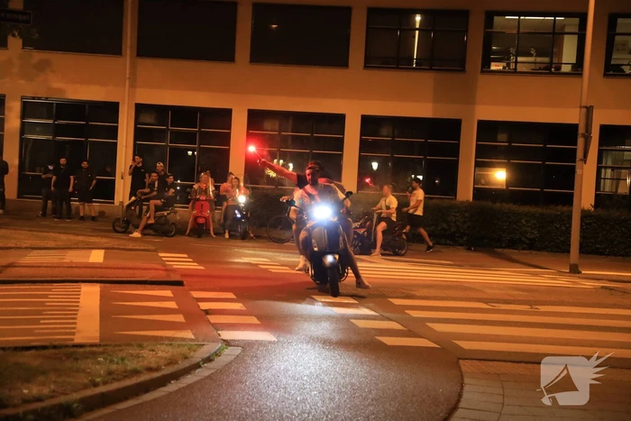 Voetbalsupporters vieren feest bij de Stier