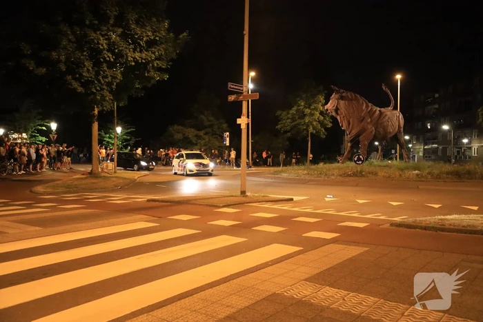 Voetbalsupporters vieren feest bij de Stier