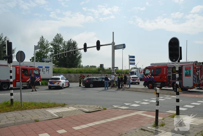 Auto's botsen op kruising