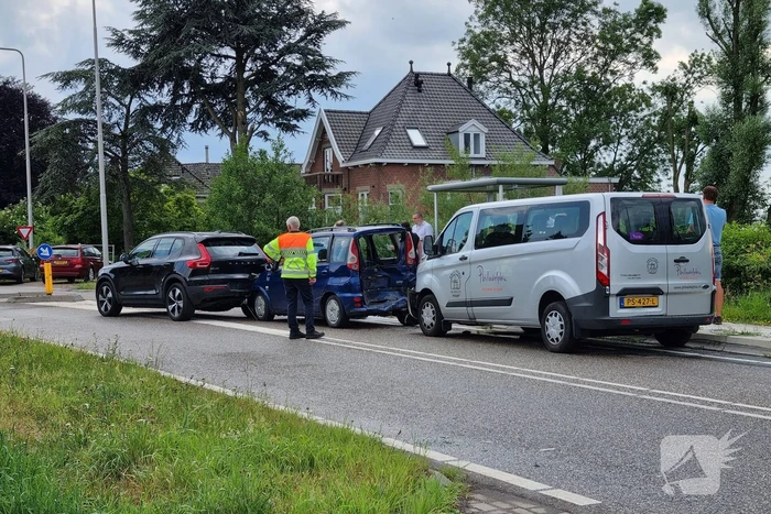 Vijf voertuigen betrokken bij kettingbotsing