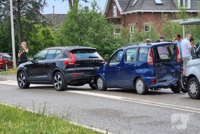 Vijf voertuigen betrokken bij kettingbotsing