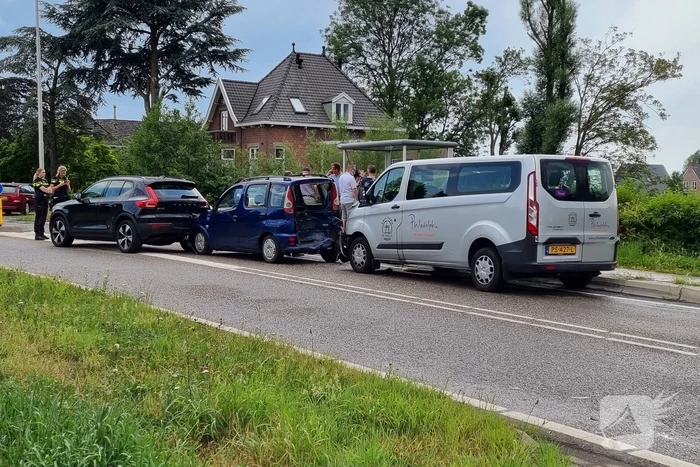 Vijf voertuigen betrokken bij kettingbotsing